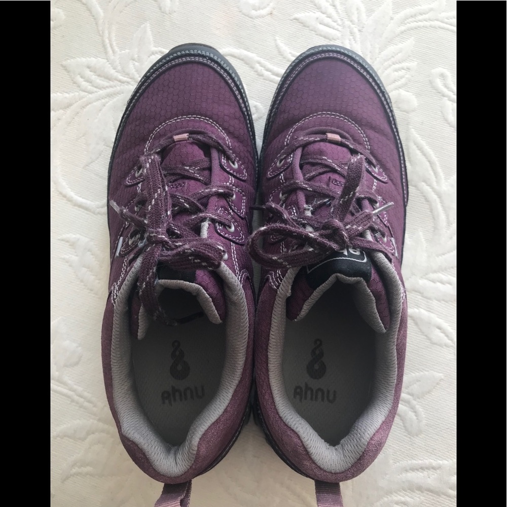 Vibrant Tennis Shoes Agni sz 8 1/2